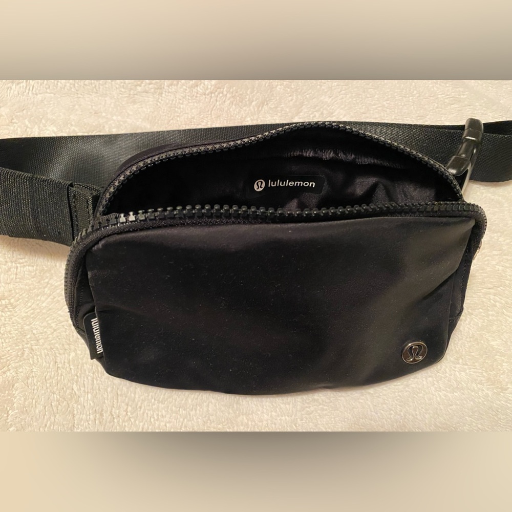 NWOT Black Lululemon Belt Bag